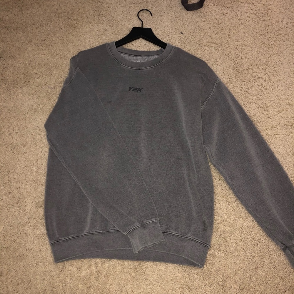 URBAN OUTFITTERS GREY CREWNECK